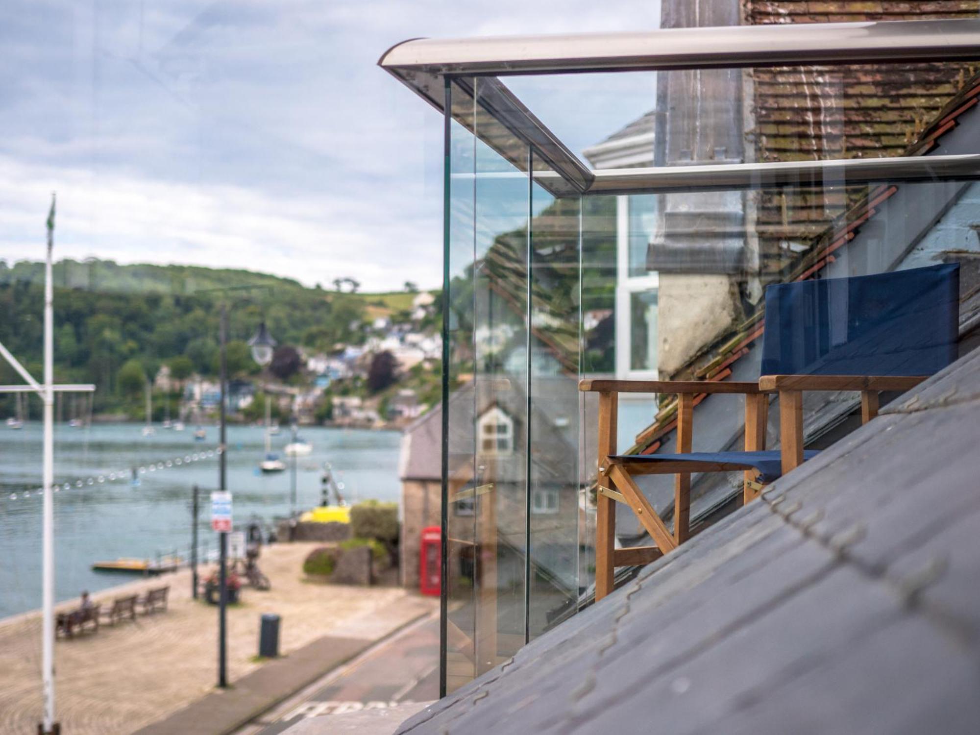 Waterfront House Bed & Breakfast Dartmouth Exterior photo